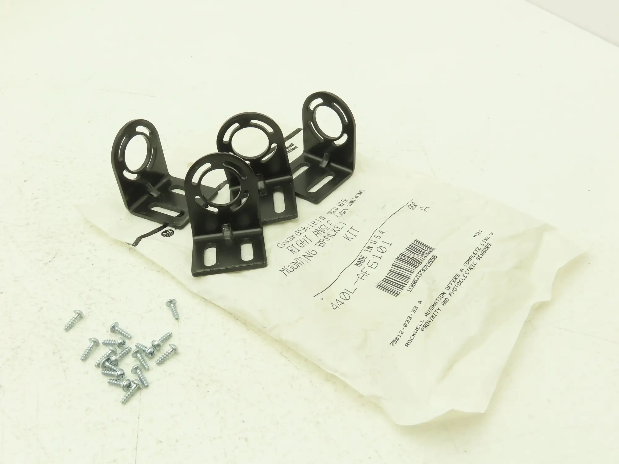 Allen Bradley 440L-AF6101 Light Curtain L Shaped Mounting Bracket  Set of 4