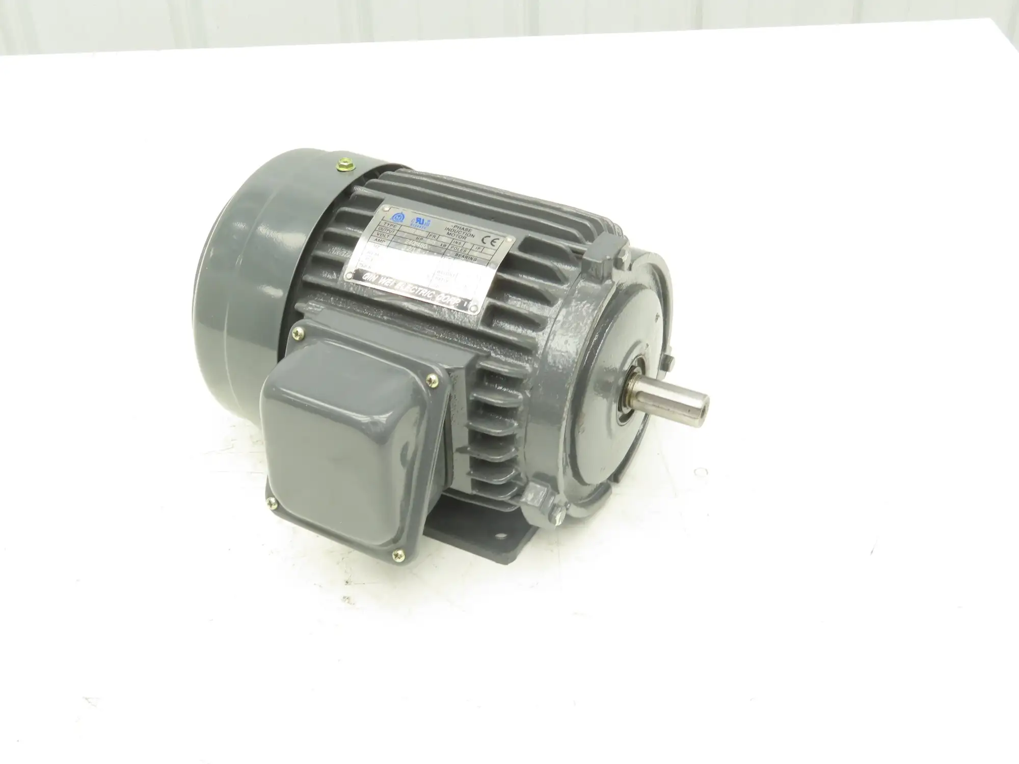 Qin Wei Electric MCE280-4 AC Motor 1Hp 1680rpm 240/480V 3PH IEC80