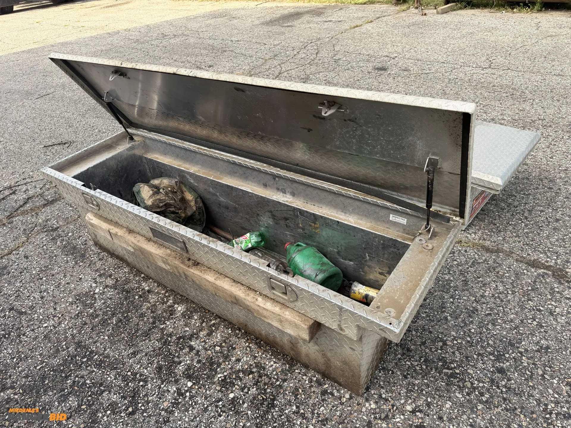 Used TRUCK TOOL BOX WITH CONTENTS _UNKNOWN_ Tool Box Michigan US | Miedema Asset Management Group #1414314