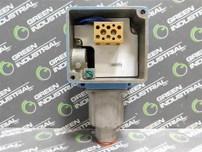 United Electric H105-S137B Pressure Switch 15A 480VAC Used