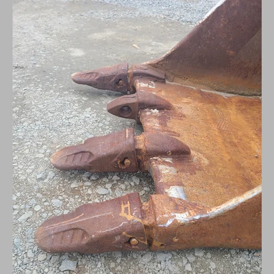 WBM 32in Wide Digging Bucket
