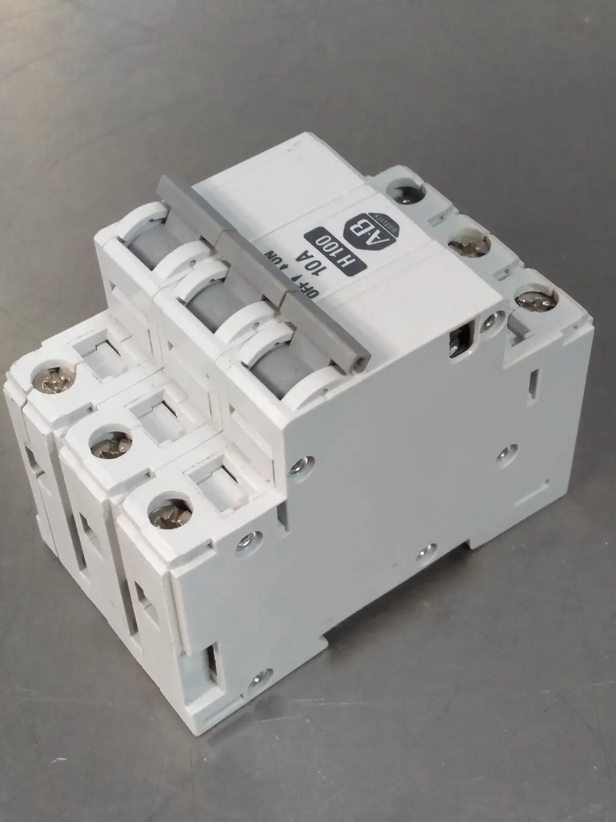 Allen Bradley 1492-CB3F300-N SerB 30A Circuit Breaker Loc4E31