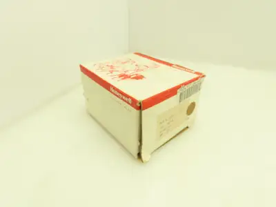Honeywell Skinner V955LX17 Solenoid Valve 4-Way NC 24VAC 60 Hz 225 PSI 1/4" NPT