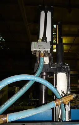 34 Ton FARGER & JOOSTEN MULTIPOWER Air/Oil Press