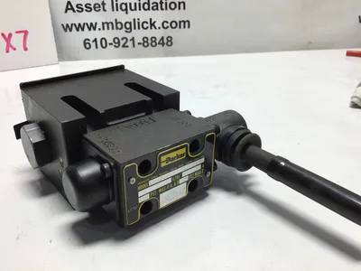 Parker D31VL Lever Operated Directional Control Valve D31VL9C1V