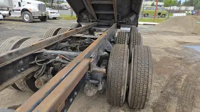 USED 2013 PETERBILT 386