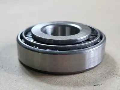 NEW SKF 30305 J2/Q