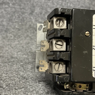 Used GE CR353EE3BAOEF PLC Contactors California US | Davliegogo LLC #1708539