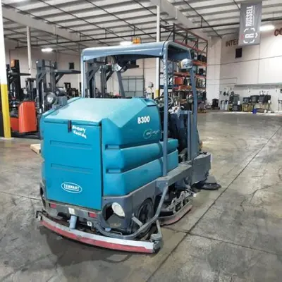 USED 2015 TENNANT 8300