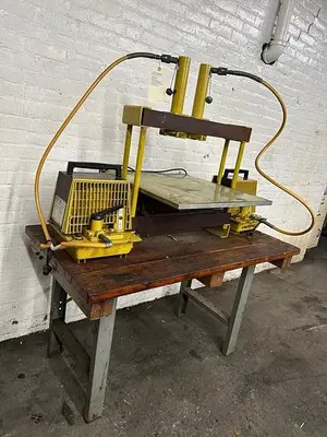 8469-220 Enerpac Model DEM1321 Twin Cylinder Bench Model Hydraulic Press