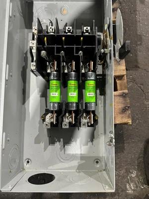 EATON 30AMP FUSIBLE DISCONNECT