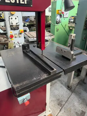 Europa V 28-12F Vertical Bandsaw