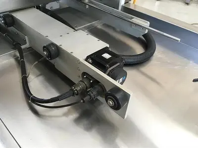 Food Tools Model ACC-10USRW Ultrasonic Cake Cutter