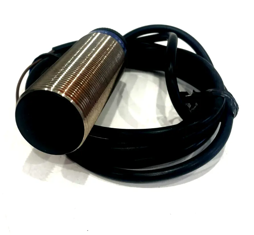 NEW TELEMECANIQUE XSA-V12801 PROXIMITY SENSOR XSAV12801
