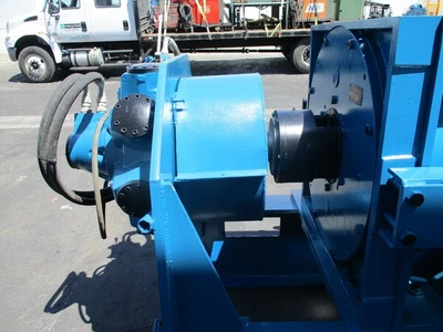Radmark, single roll granite/rock crusher pulverizer w/hydraulic motor