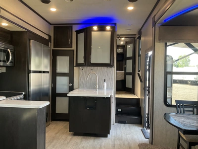 Used 2018 MOMENTUM 395M Campers, Caravans, Motorhomes Michigan US | Miedema Asset Management Group #1334425
