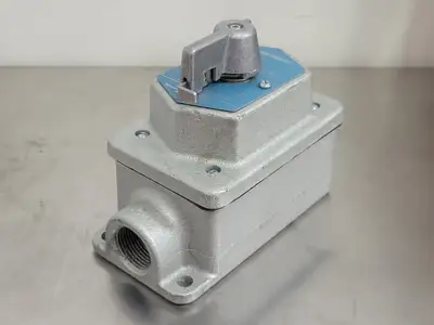 NEW CROUSE-HINDS MC21273 LC OF RM