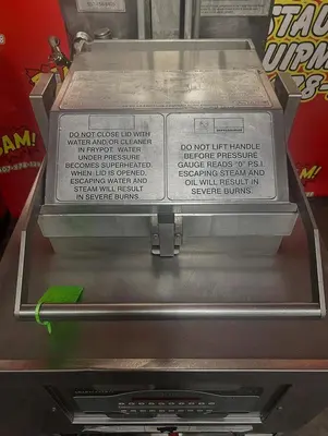 Henny Penny PFG690.09 26” 8-Head Natural Gas Pressure FryerHenny Penny PFG690.09 26” 8-Head Natural Gas Pressure Fryer