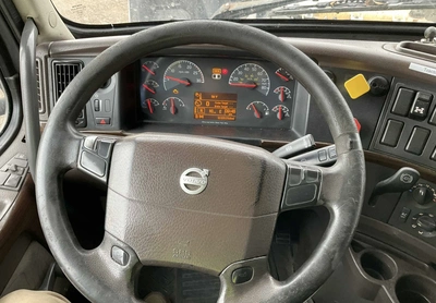 USED 2014 VOLVO VNL 6X4