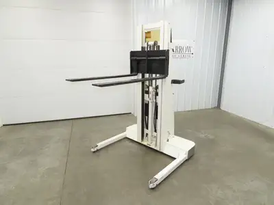 Crown 15BT Straddle Pallet Stacker Forklift 1400 lb 110" 12V Lift Manual Push