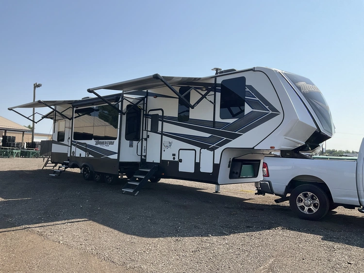 Used 2018 MOMENTUM 395M Campers, Caravans, Motorhomes Michigan US | Miedema Asset Management Group #1334425