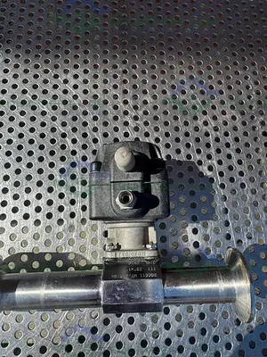 USED ITT PURE FLO 4 -WAY DIAPHRAGM VALVE W/ 1 1/2" TO 1" TO 1/4" SANITARY FITTING