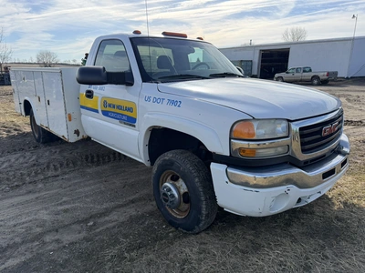USED 2005 GMC 3500