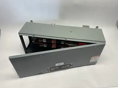 USED SQUARE D BY SCHNEIDER ELECTRIC SER. E1 FUSIBLE PANELBOARD SWITCH UNIT 3-POLE 200A