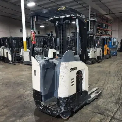 USED 2018 CROWN RR5725-45