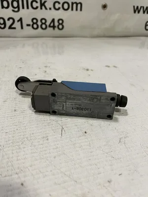 Panasonic AZ8104 VL Mini Roller Lever Limit Switch 250VAC 5A