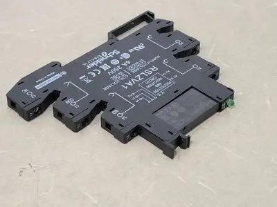 USED SCHNEIDER ELECTRIC RSL1AB4BD