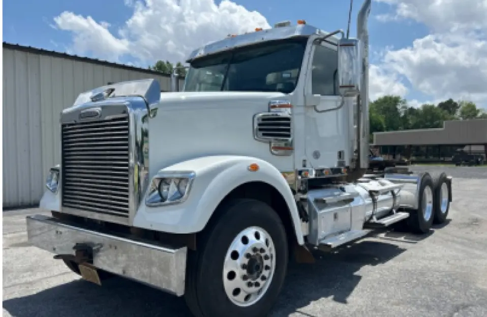 USED 2023 FREIGHTLINER 122SD