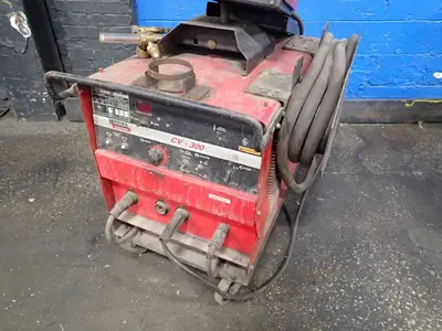 USED LINCOLN ELECTRIC CV300