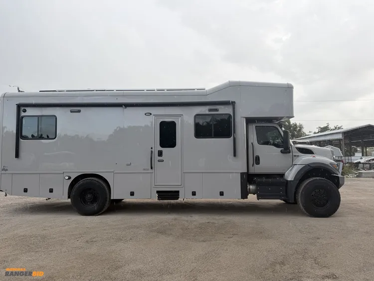 Used 2021 INTERNATIONAL SHOWHAULER CUSTOM 4X4 Campers, Caravans, Motorhomes Michigan US | Miedema Asset Management Group #1580270