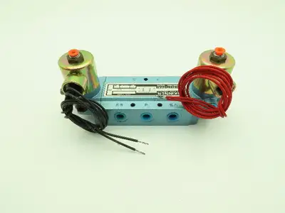 Honeywell Skinner S3RRJBL2 Solenoid Valve 5-Way 3 Pos 120V 150 PSI 1/4" NPT