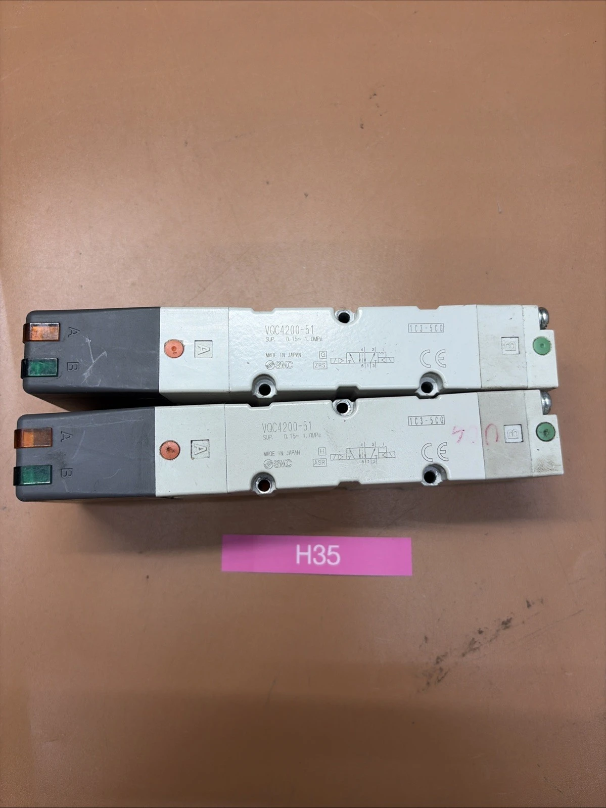 (2)SMC SOLENOID VALVE 5PORT 3POS EXHAUST BASE VQC4200-51 + Warranty