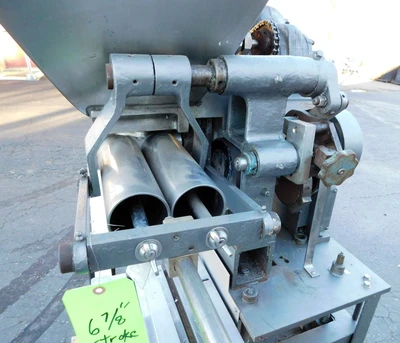 USED GEYER PISTON FILLER TWIN PISTON FILLER