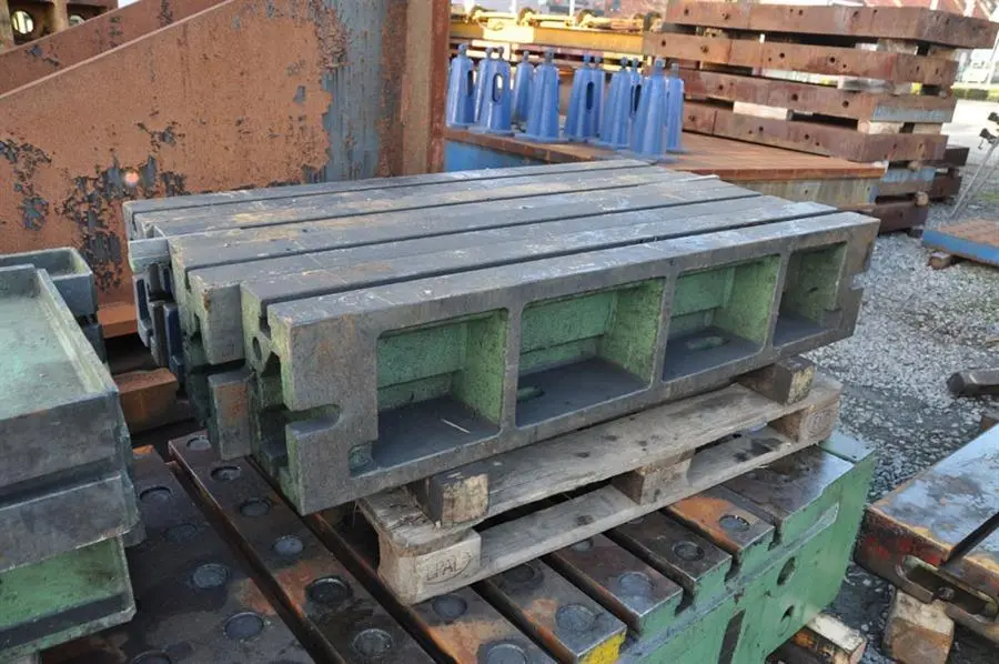 USED 8 SUPPORT BLOCS 1500 X 160 X 180 MM
