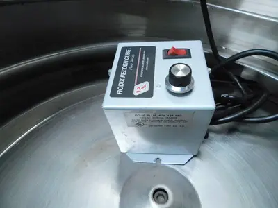 Used SERVICE ENGINEERING 24277-1-3 Vibratory Bowl Feeder Texas US | Aucto #1454405