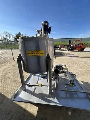 Stainless steel mix tank with pump and lightning agitator