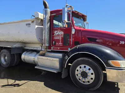 USED 2013 PETERBILT 384