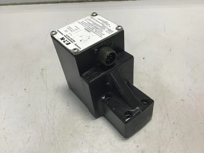 Used VICKERS EHST-3-FVF-40-R Valves/Fittings Michigan US | Ideal Machinery #696875