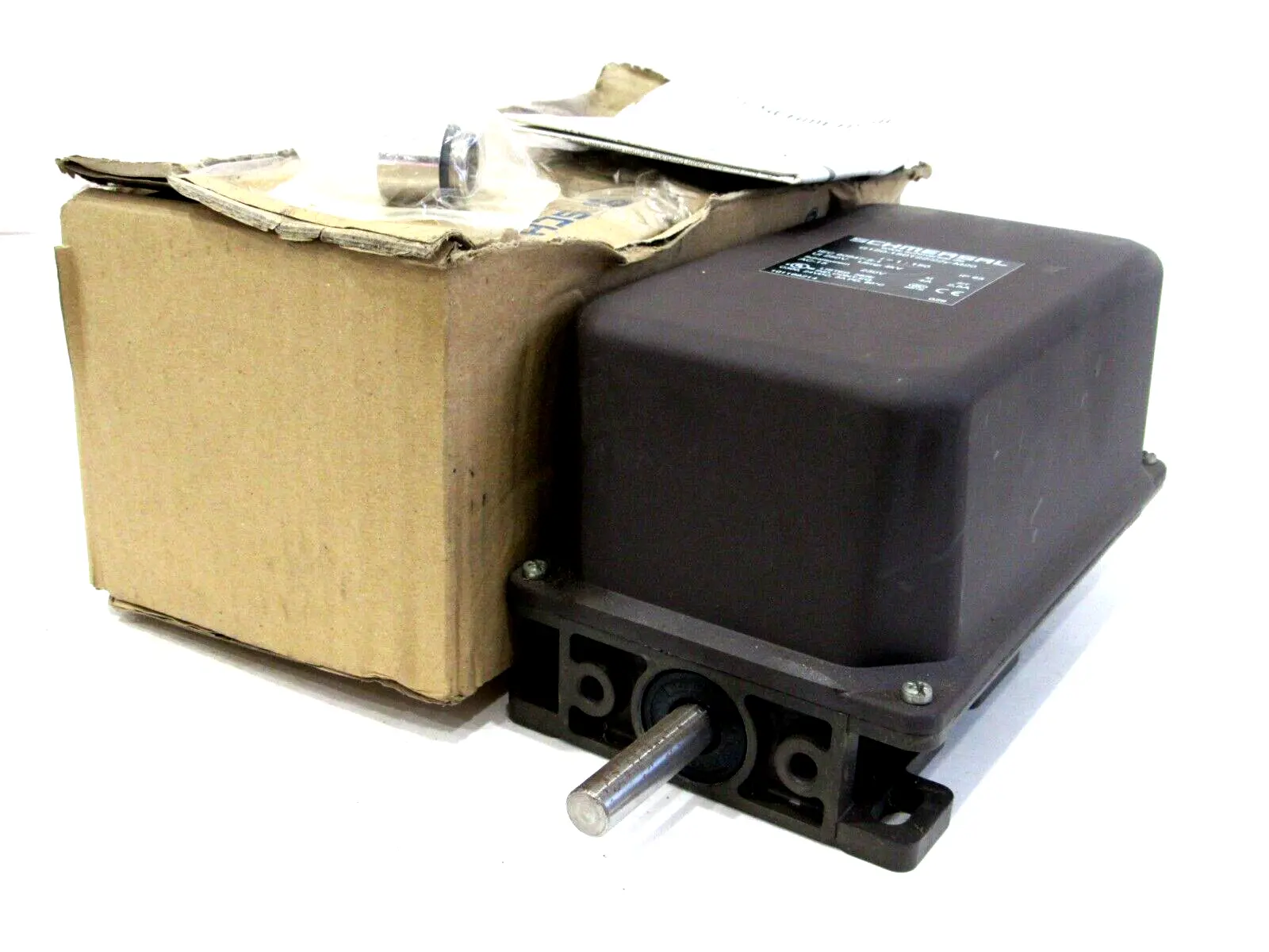 NEW SCHMERSAL 101168214 GEAR SWITCH G150-150T22/22Y-M20