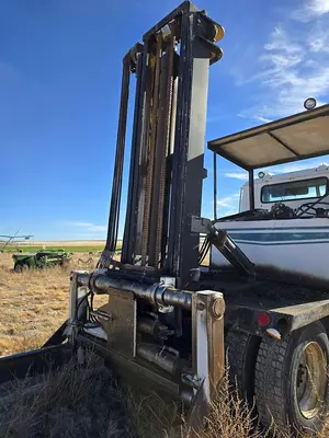 International Truck w/ Hay Squeeze