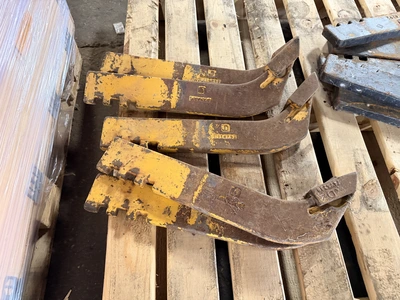Used SCARIFIER / RIPPER TIPS _UNKNOWN_ Miscellaneous Equipment Michigan US | Miedema Asset Management Group #1414361