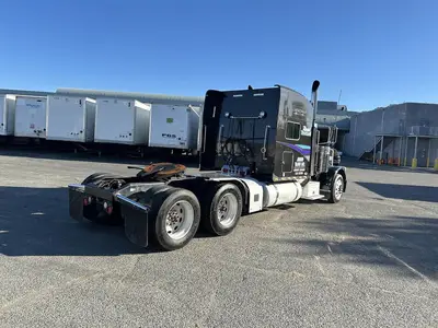 USED 2009 PETERBILT 389
