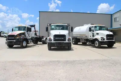 New | in-Stock 2027 MACK MD7 Rolloff Trucks Texas US | Roll Off Truck World #1491910