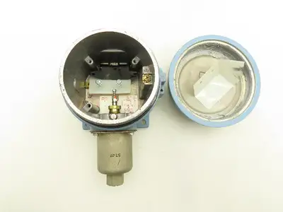 United Electric Controls J120-164 Pressure Switch 480VAC 15A 4-200PSI  3/4"NPT