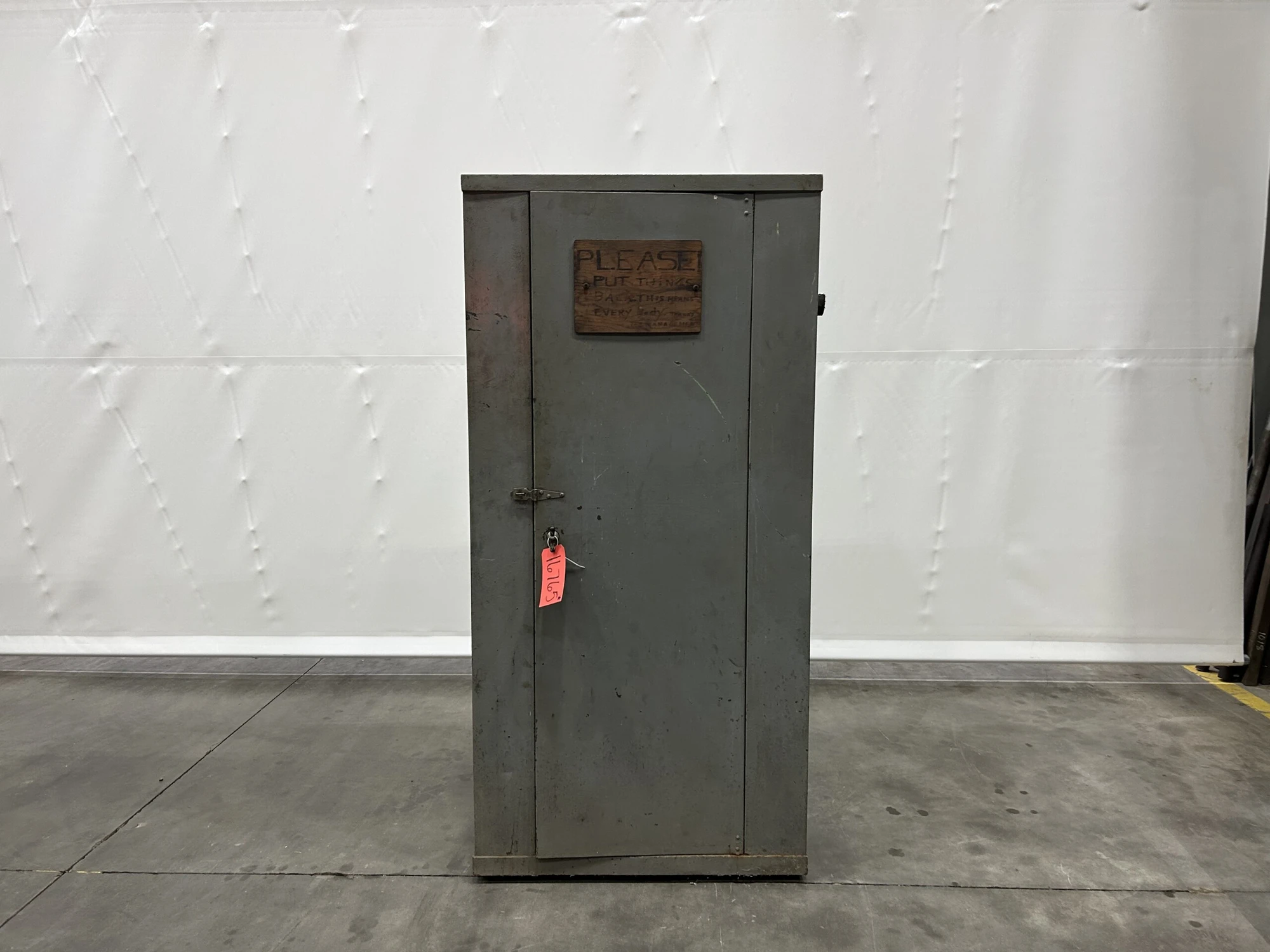 1 door Cabinet 18″x36″x75″ H