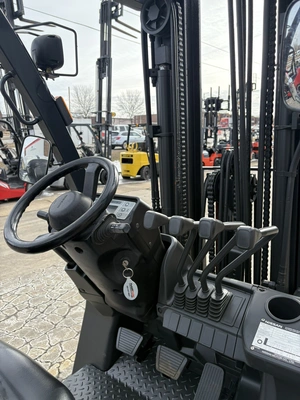 USED 2005 NISSAN MCP1F2A25LV